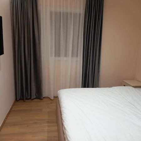 Djakbe Hotel 티라나 외부 사진