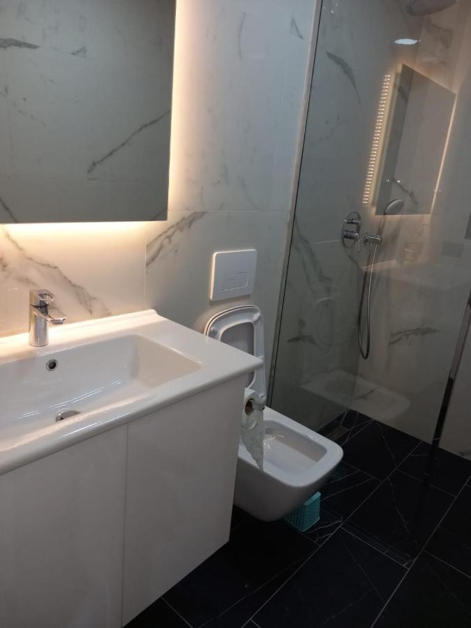 Djakbe Hotel 티라나 외부 사진