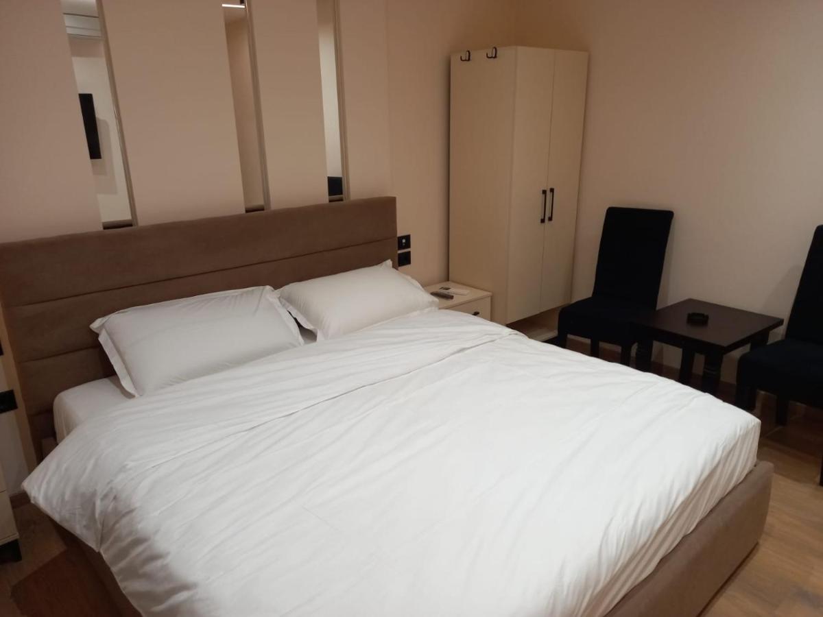 Djakbe Hotel 티라나 외부 사진